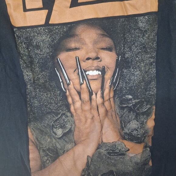 Lizzo Graphic T-Shirt Black - Size Small - Picture 2 of 4